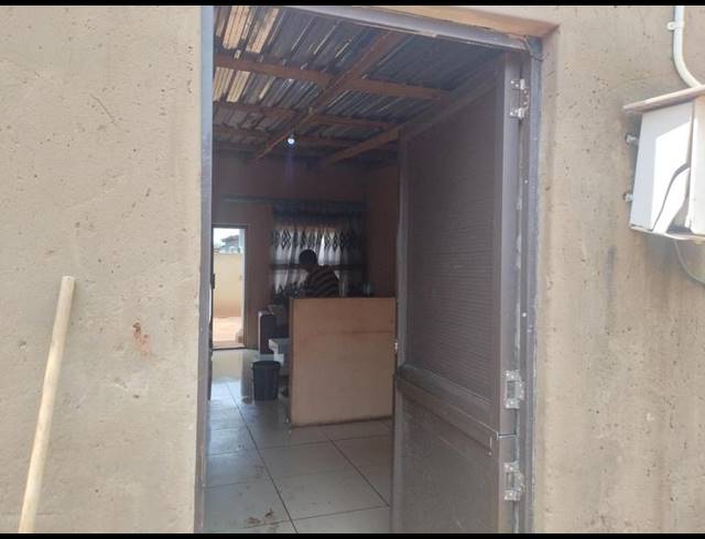 2 BEDROOM HOUSE FOR SALE IN KATLEHONG SOUTH